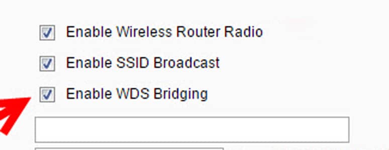 Captura de pantalla de la opción 'Enable WDS Bridging' en la configuración de un router para habilitar WDS o modo puente.